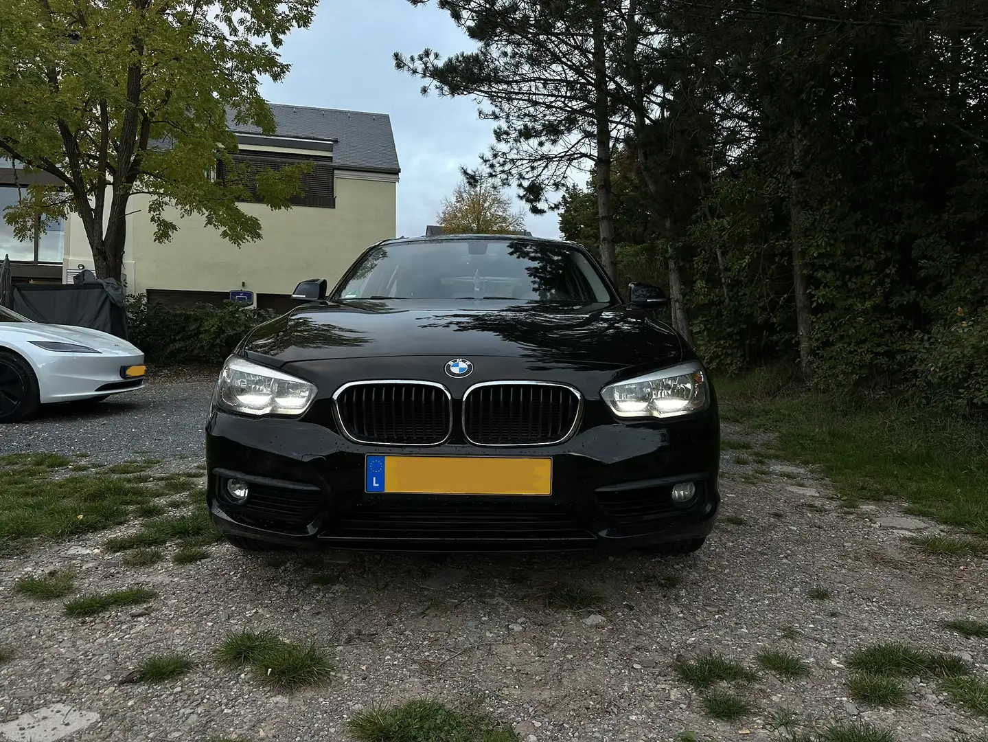 BMW 116 BMW 116d déc. 2016 Automatic Noir - 2