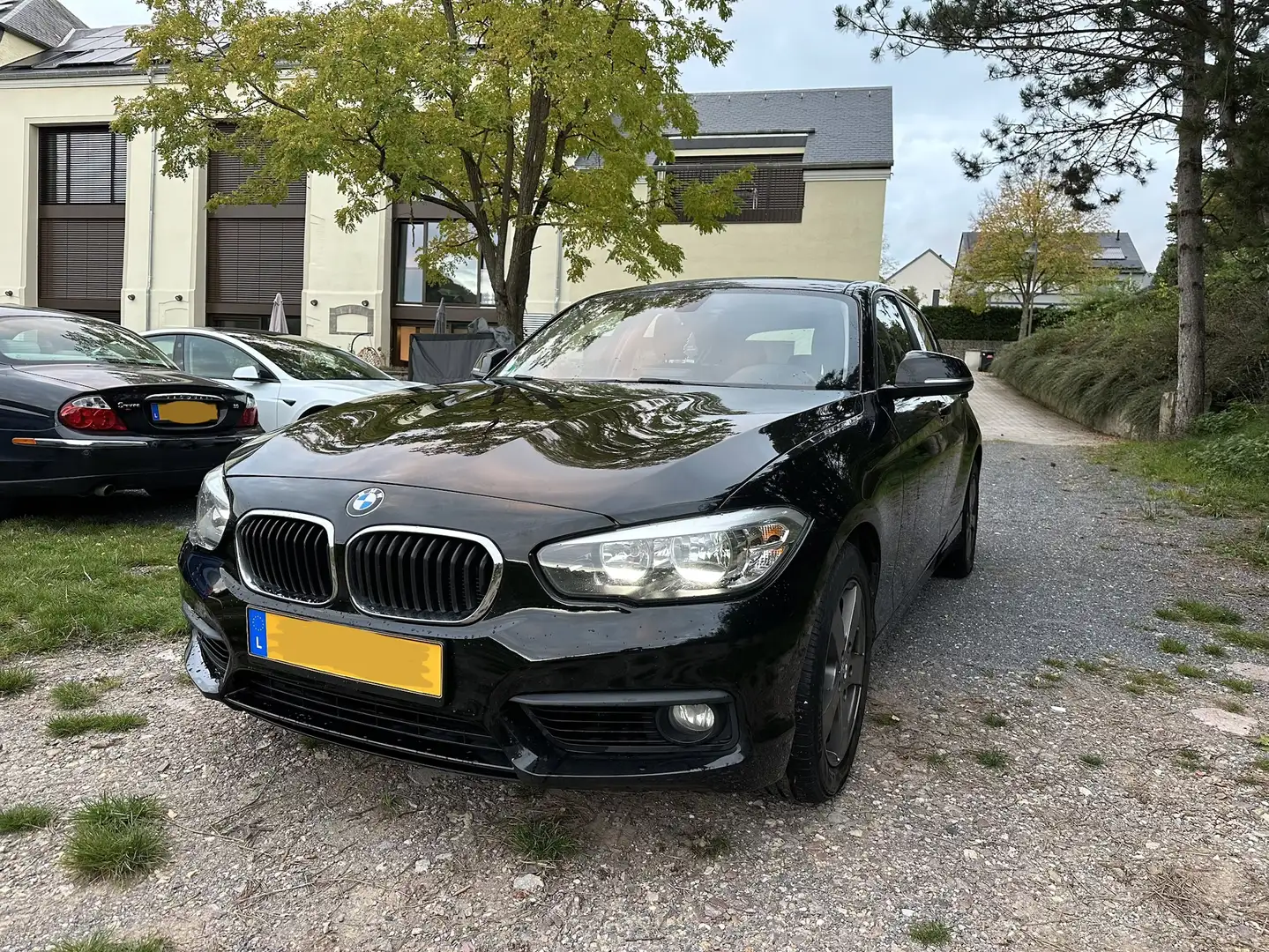 BMW 116 BMW 116d déc. 2016 Automatic Noir - 1