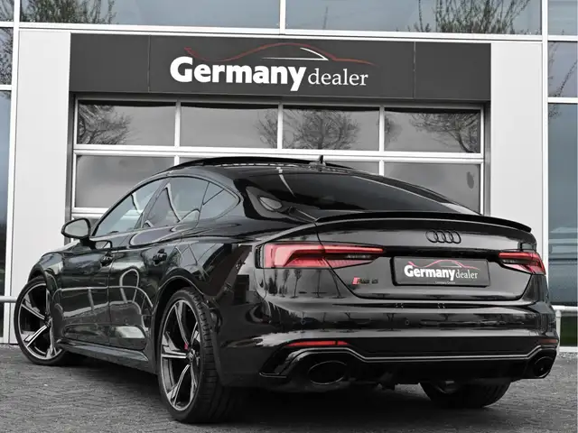 Audi RS5 view 11
