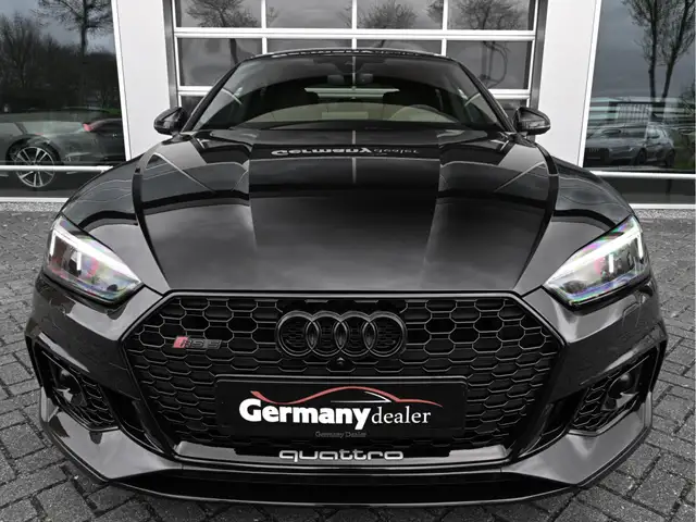 Audi RS5 view 3