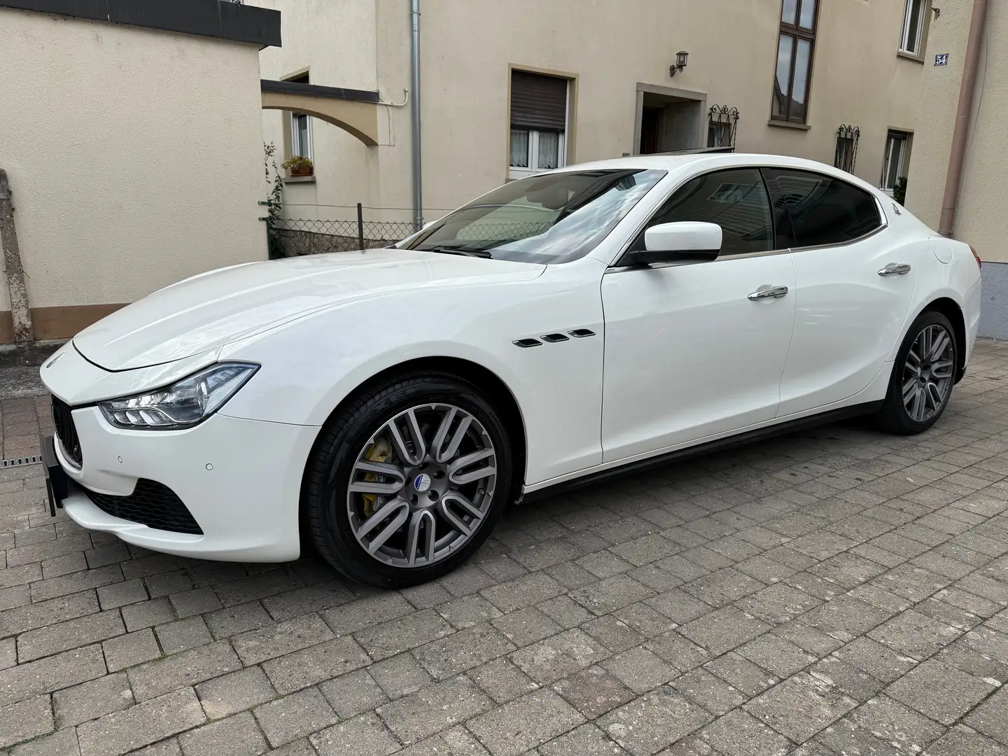 Maserati Ghibli 3,0 Diesel Automatik Kamera/Navi/Leder/F1 Weiß - 2