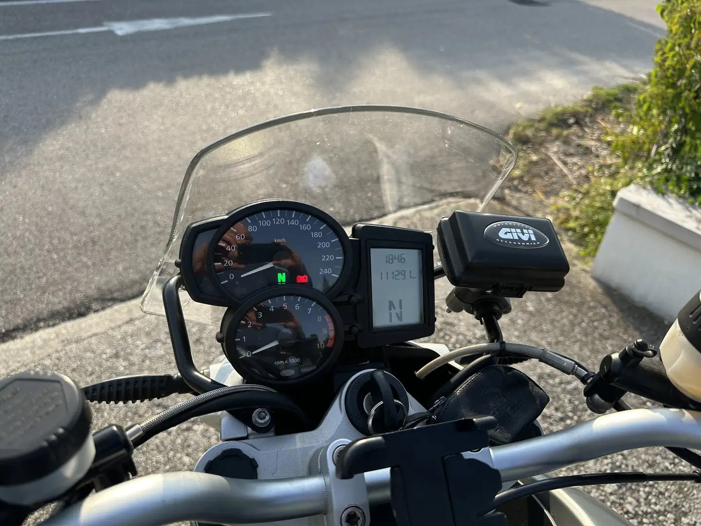 BMW R 1200 R naked - 1