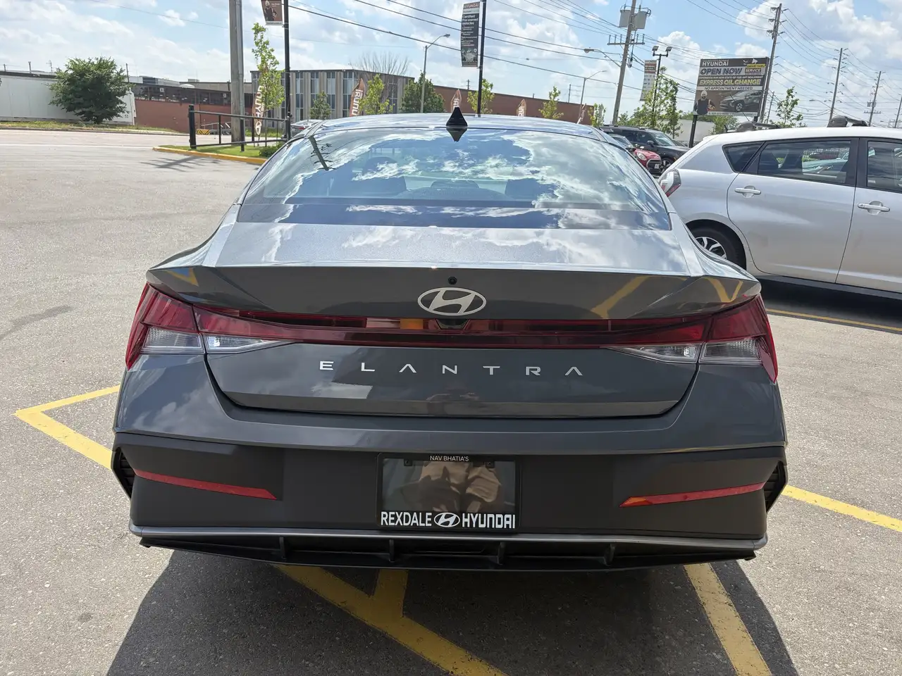 Hyundai ELANTRA photo Hyundai ELANTRA