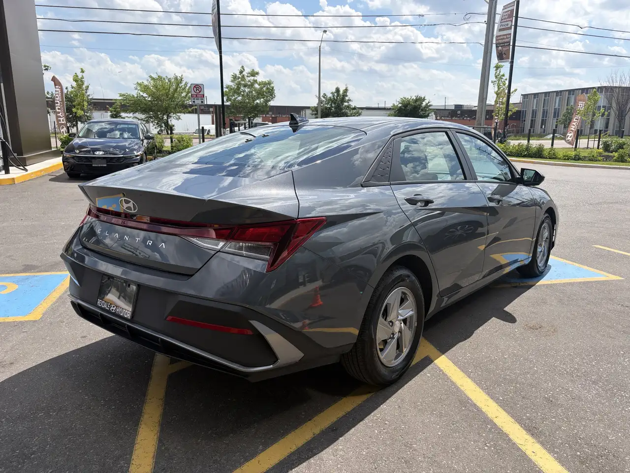 Hyundai ELANTRA photo Hyundai ELANTRA