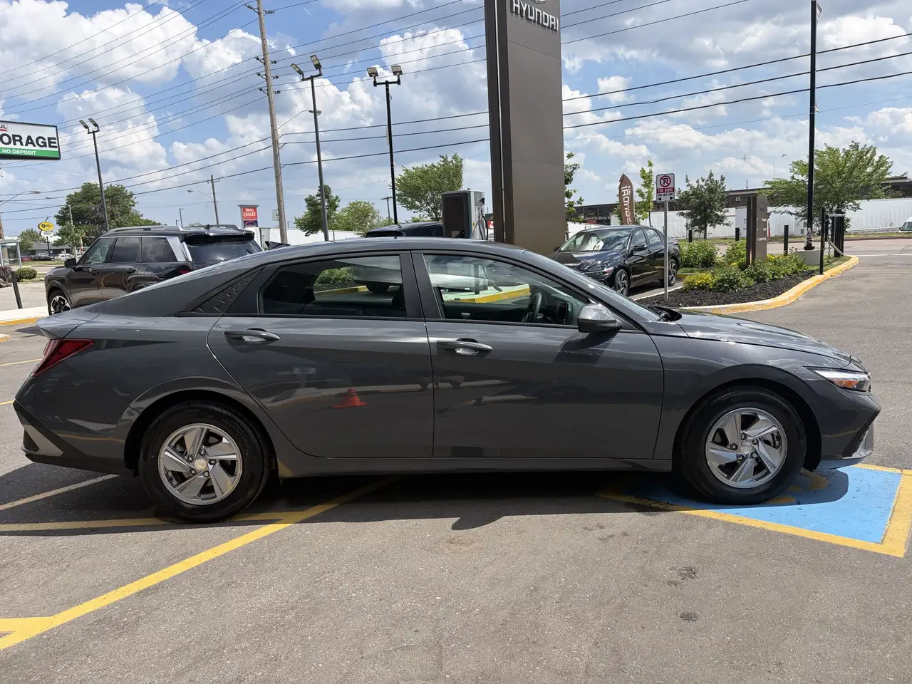 Hyundai ELANTRA photo Hyundai ELANTRA