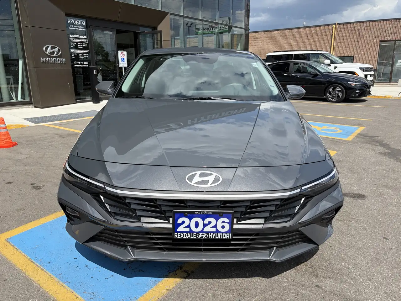 Hyundai ELANTRA photo Hyundai ELANTRA