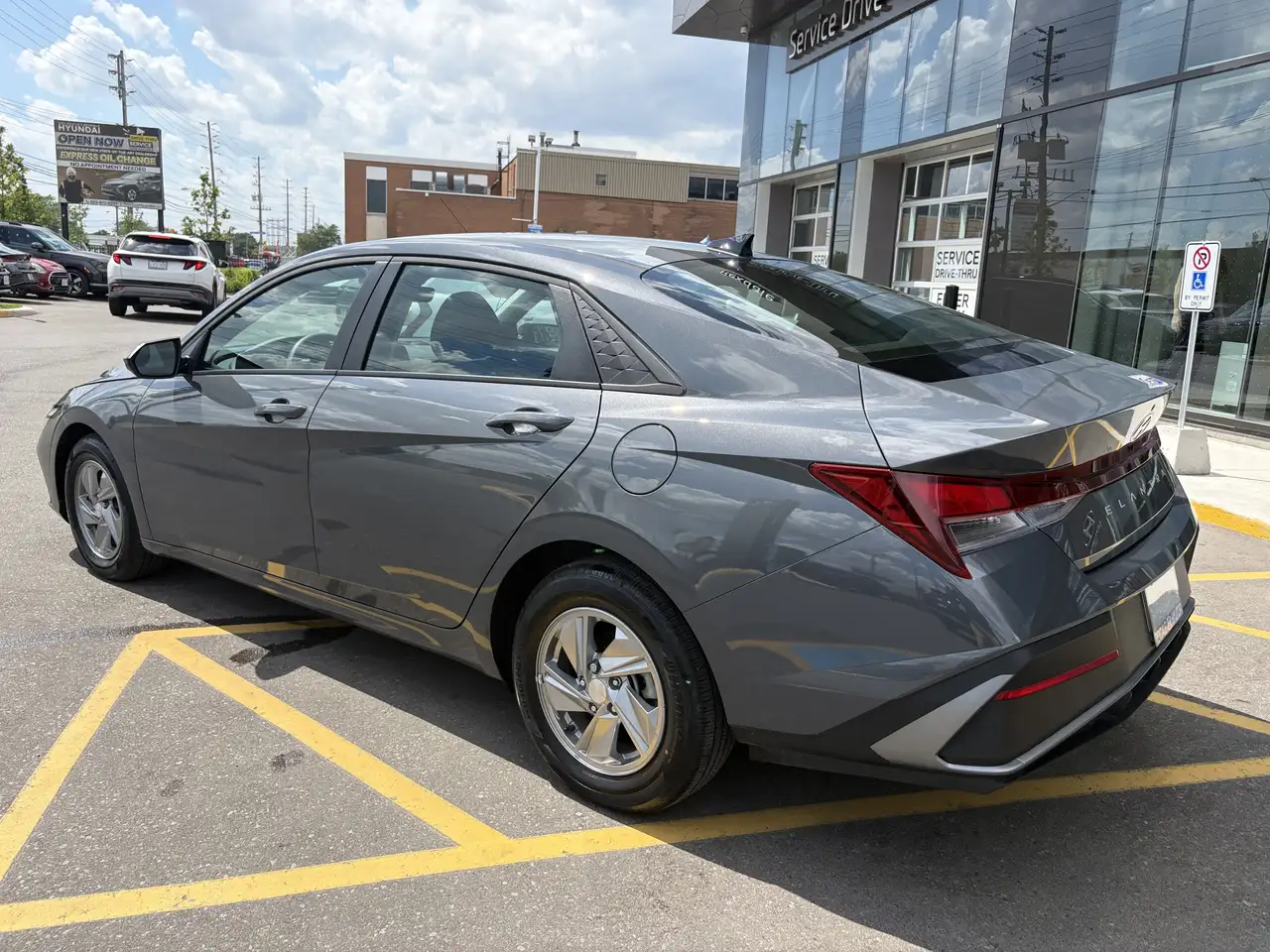 Hyundai ELANTRA photo Hyundai ELANTRA