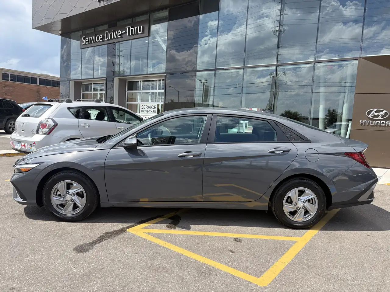 Hyundai ELANTRA photo Hyundai ELANTRA