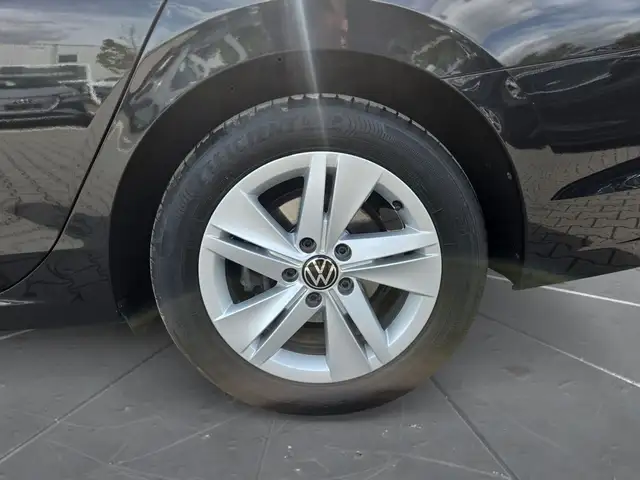 Volkswagen Golf view 15