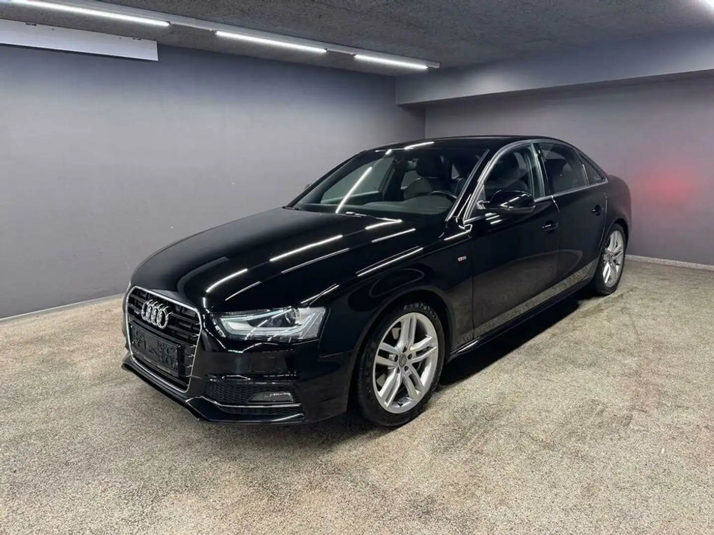 Audi A4 S-Line  quattro Noir - 1