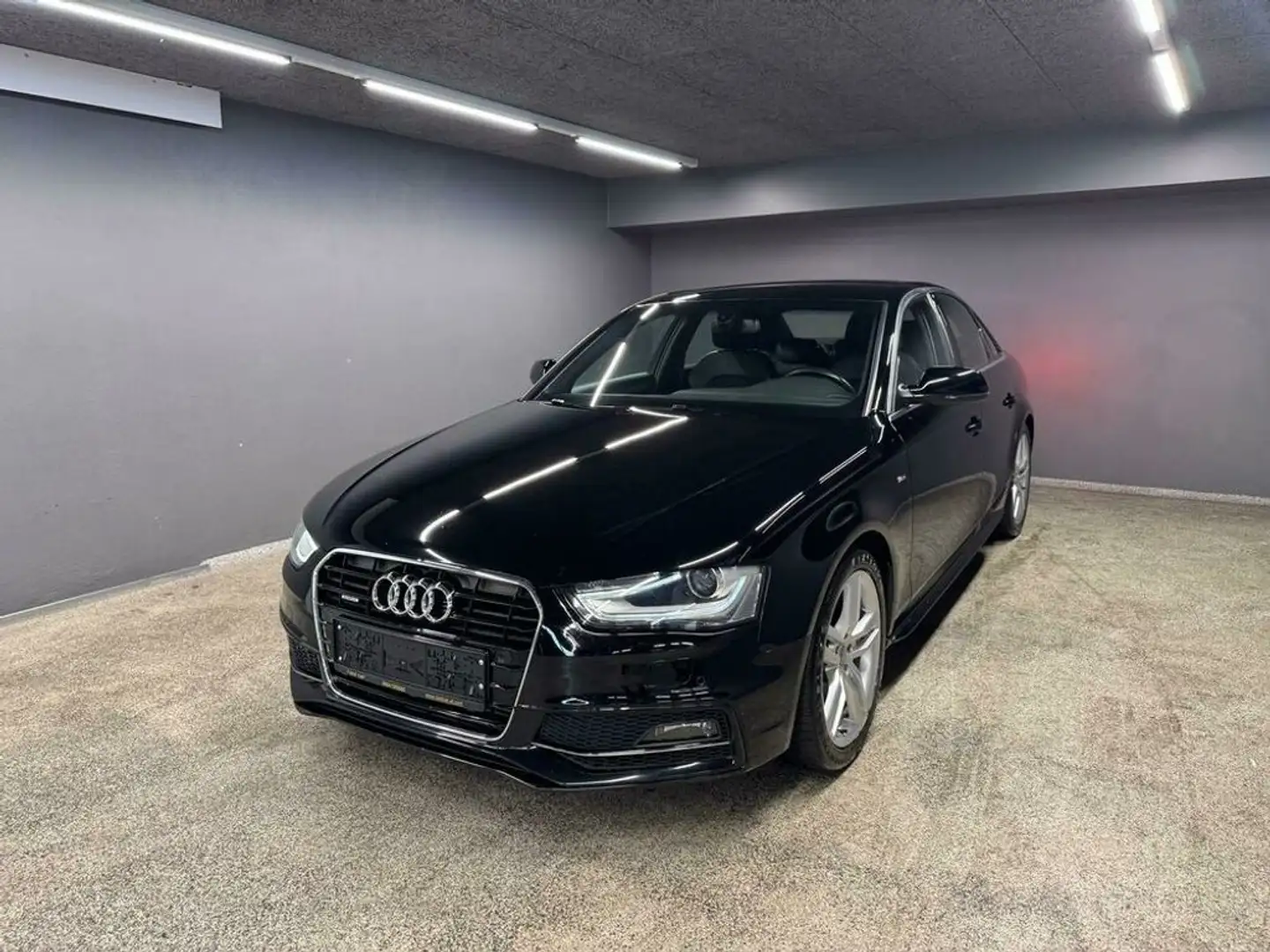 Audi A4 S-Line  quattro Noir - 2