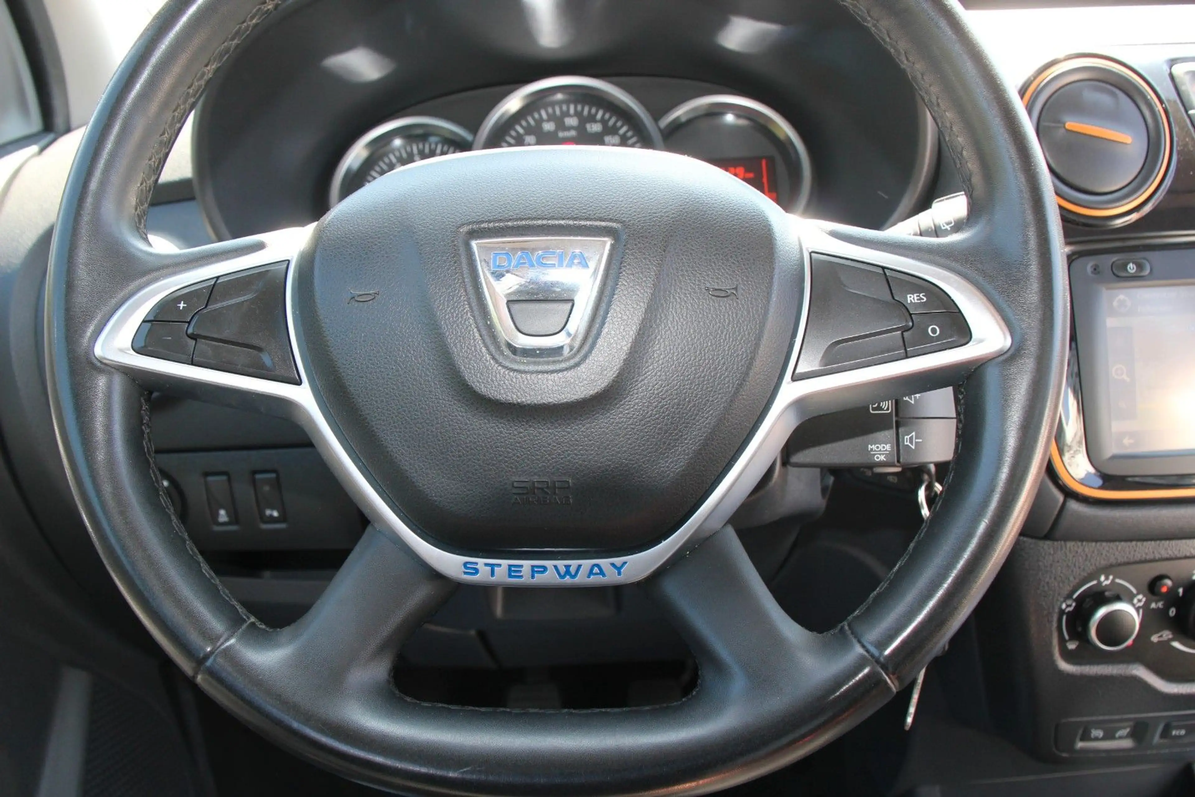 Dacia Dokker Stepway Celebration Klima/Navi/Tempom/PDC — photo 10