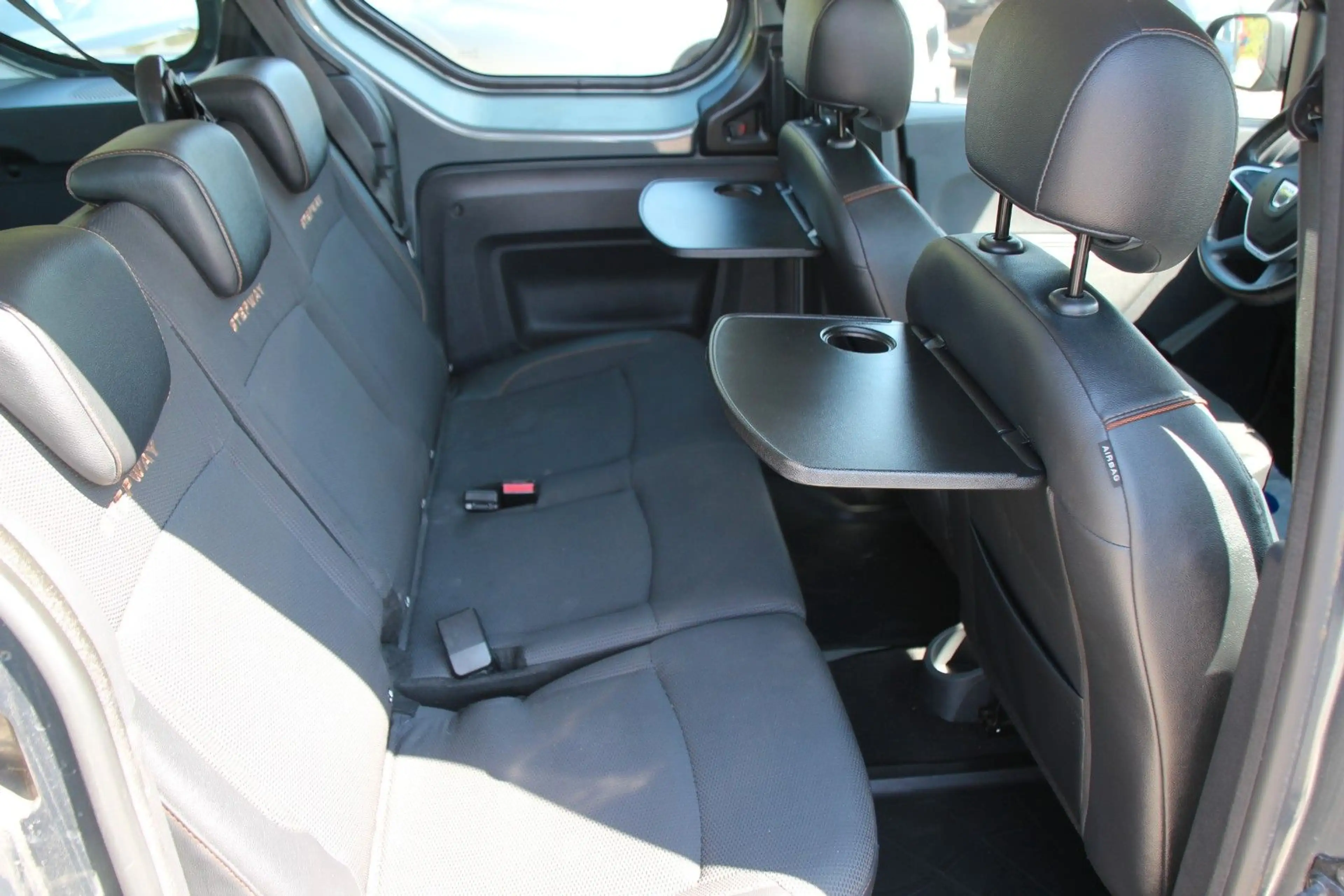 Dacia Dokker Stepway Celebration Klima/Navi/Tempom/PDC — photo 15