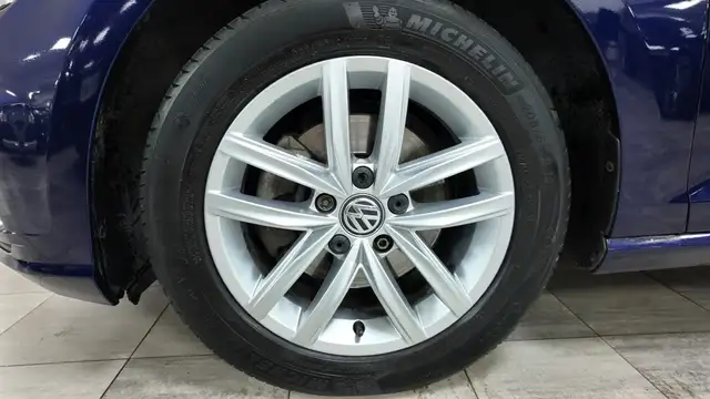 Volkswagen Golf view 11