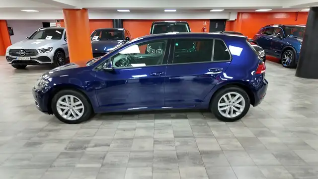 Volkswagen Golf view 3