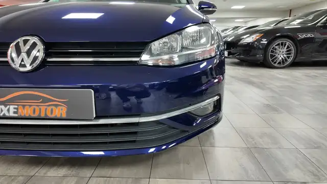 Volkswagen Golf view 9
