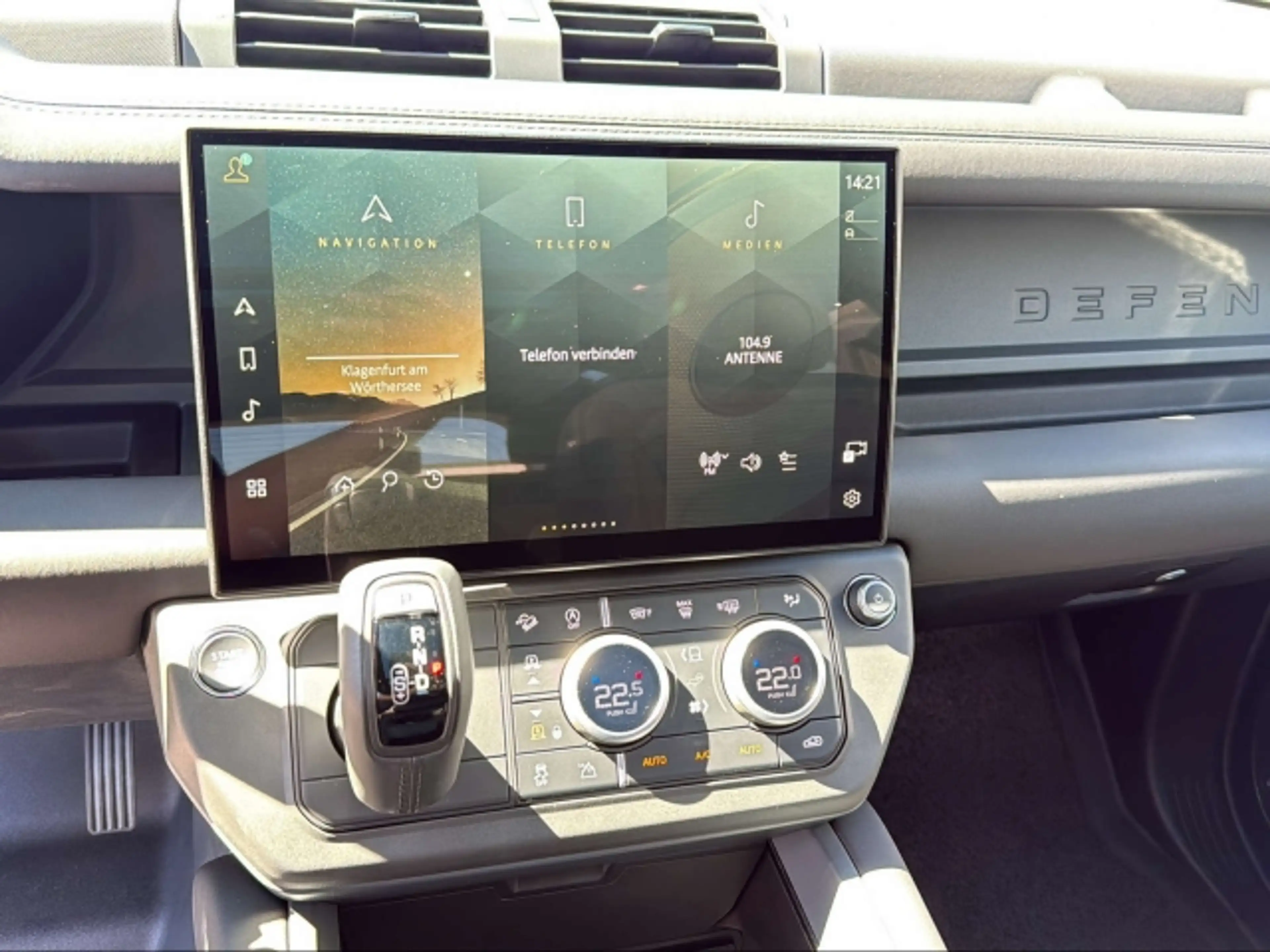 Land Rover Defender 110 D250 AWD AT X-Dynamic SE — photo 10