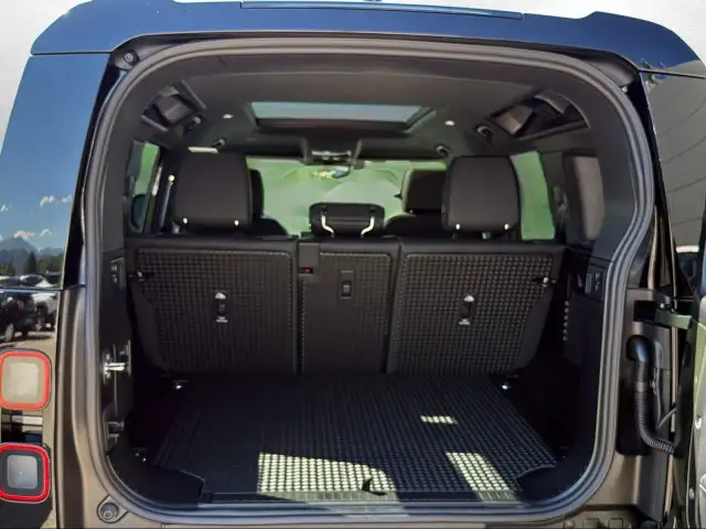 Land Rover Defender 110 D250 AWD AT X-Dynamic SE Ansicht 18