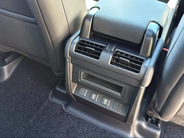 Land Rover Defender 110 D250 AWD AT X-Dynamic SE Ansicht 16