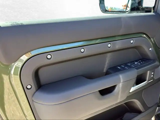 Land Rover Defender 110 D250 AWD AT X-Dynamic SE Ansicht 17