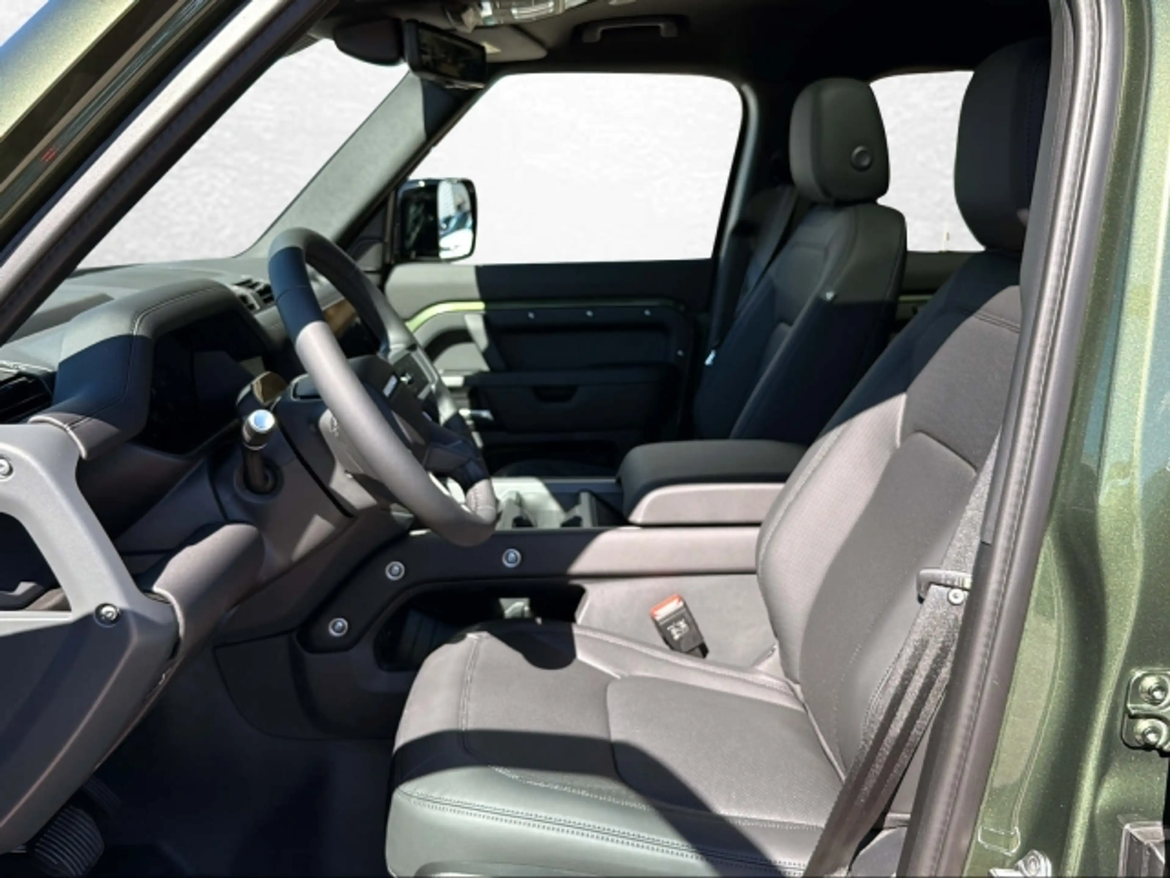 Land Rover Defender 110 D250 AWD AT X-Dynamic SE — photo 13