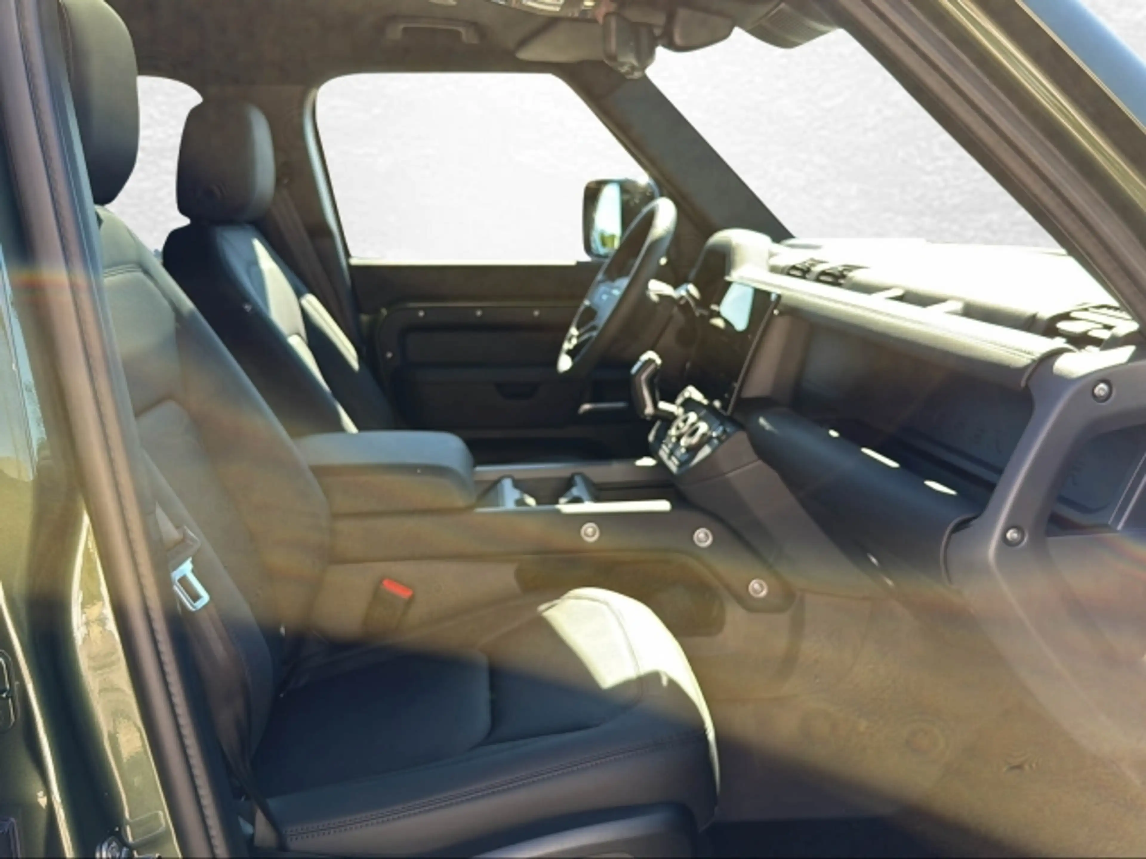 Land Rover Defender 110 D250 AWD AT X-Dynamic SE — photo 14