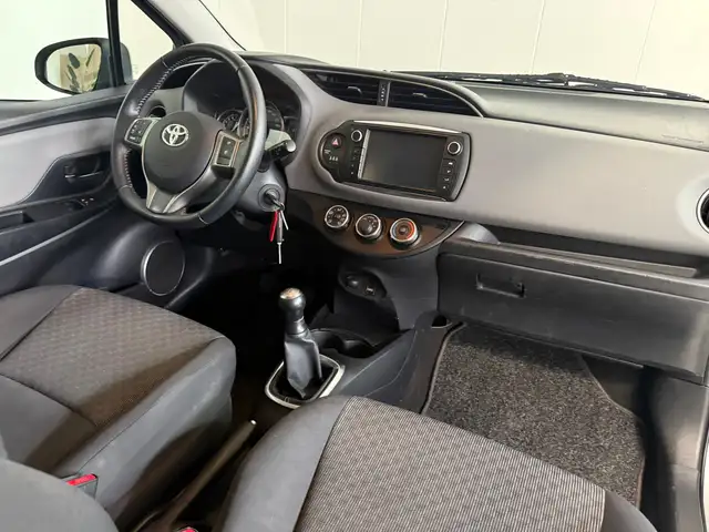 Toyota Yaris view 3