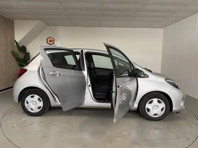 Toyota Yaris view 9
