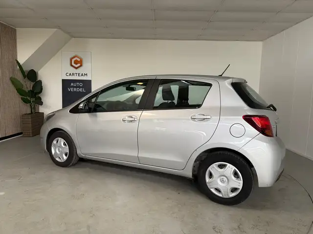 Toyota Yaris view 2