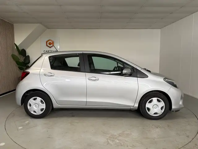 Toyota Yaris view 8