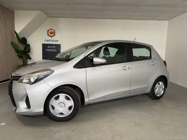 Toyota Yaris view 4