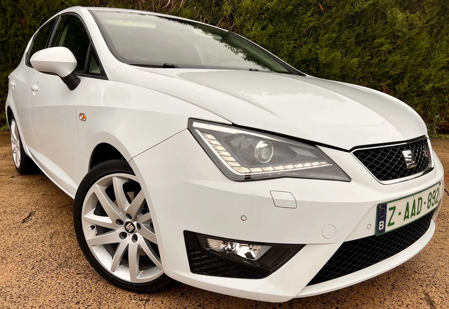 SEAT Ibiza 1.0L TSI / Pack FR / Xénon / Prêt à immatricule Blanc - 1