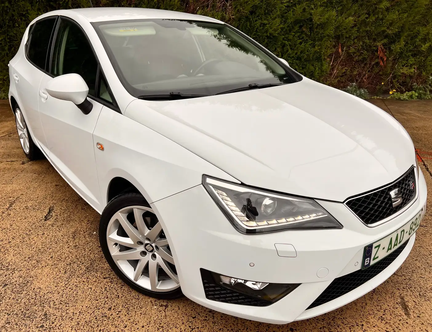 SEAT Ibiza 1.0L TSI / Pack FR / Xénon / Prêt à immatricule Blanc - 2