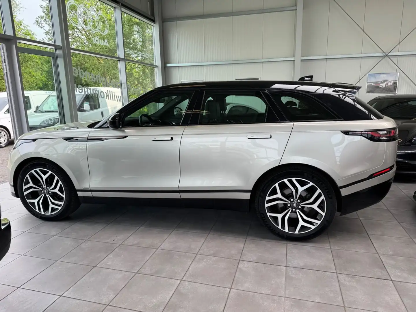 Land Rover Range Rover Velar R-Dynamic HSE Silber - 2