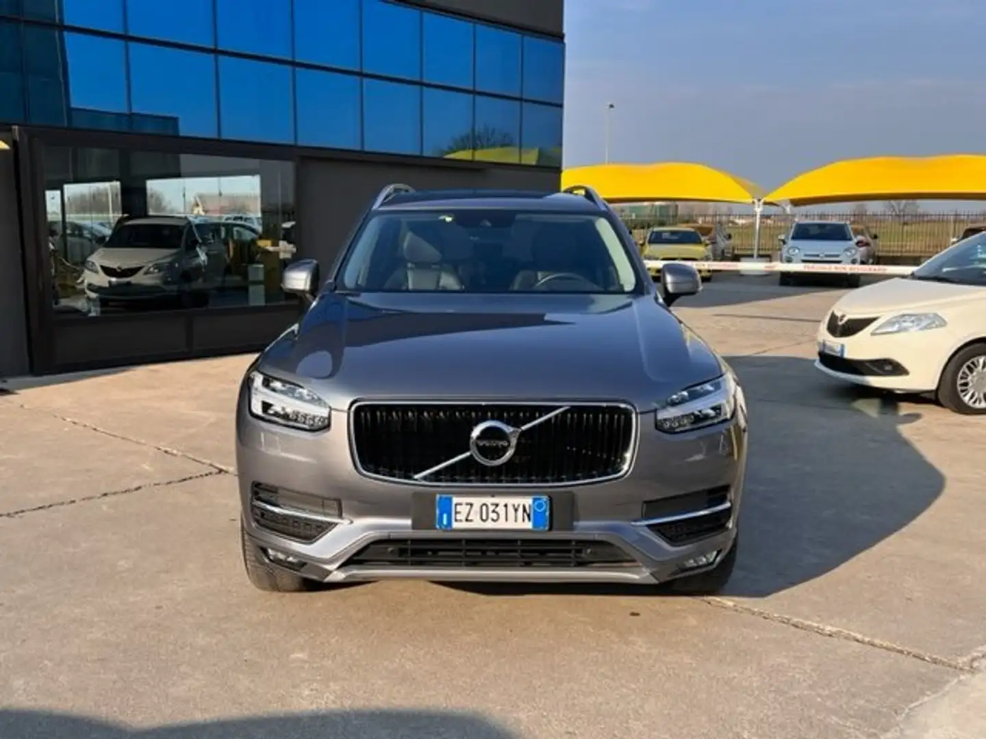 Volvo XC90 2.0 d5 Momentum awd geartronic Gris - 2