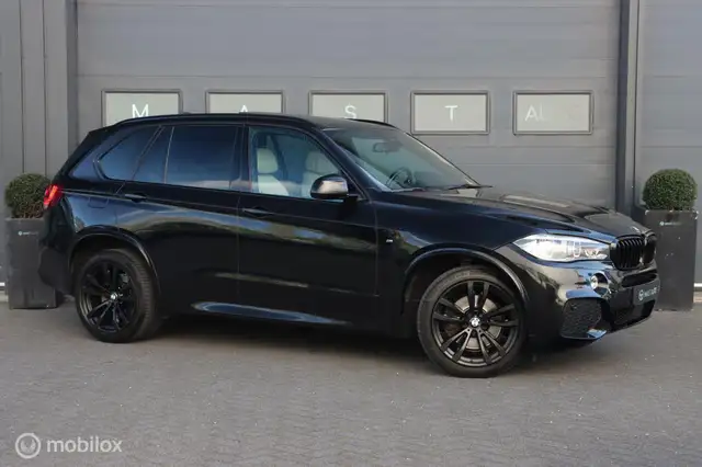 BMW X5 view 4