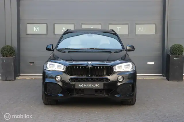 BMW X5 view 2