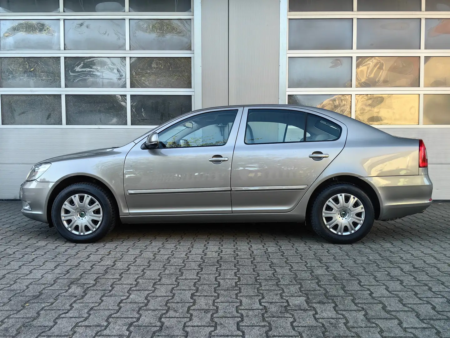 Skoda Octavia Elegance LEDER|GSD|SHZ|TEMPOMAT|PDC Beige - 2