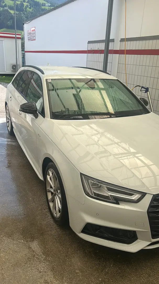 Audi A4 Avant 2.0 TDI S Line - 1
