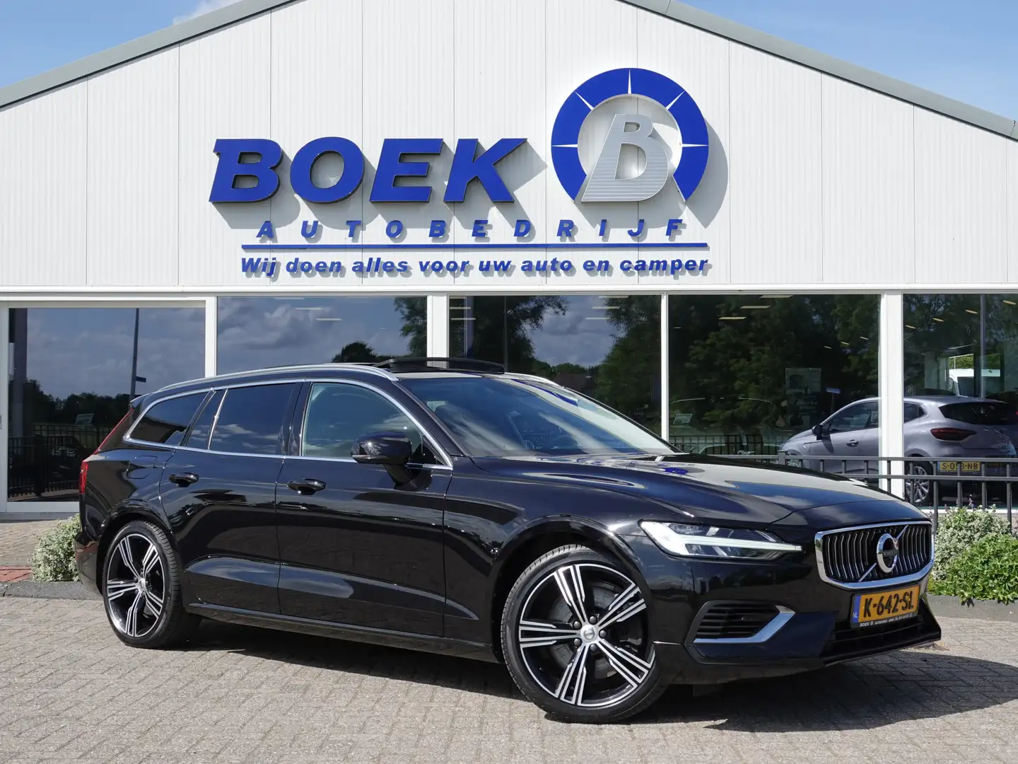 Volvo V60 2.0 T8 Recharge AWD Inscription BOWERS & WILKINS | Zwart - 1