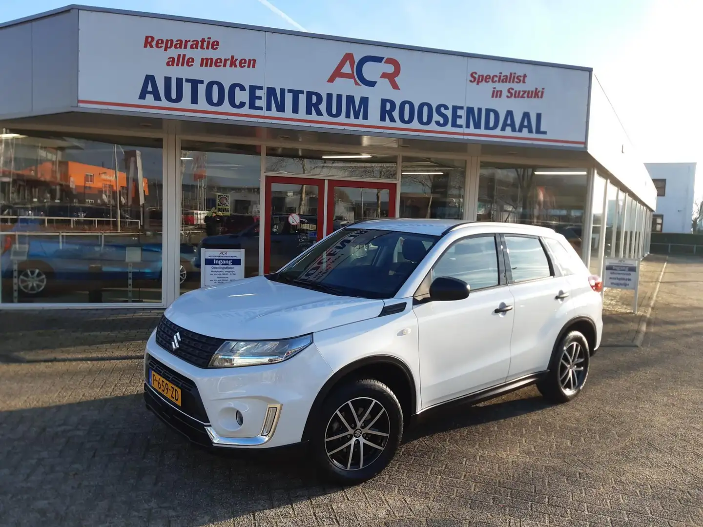 Suzuki Vitara 1.4 Boosterjet Comfort Smart Hybrid met trekhaak l Wit - 1