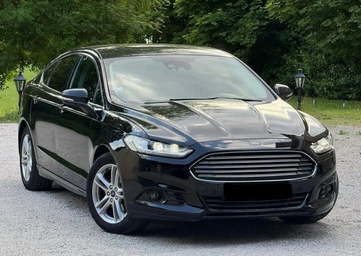Ford Mondeo 2.0 TDCI 150CV Boîte Automatique Année 06-2017 320.000KLM à 5990 euro Schwarz - 2