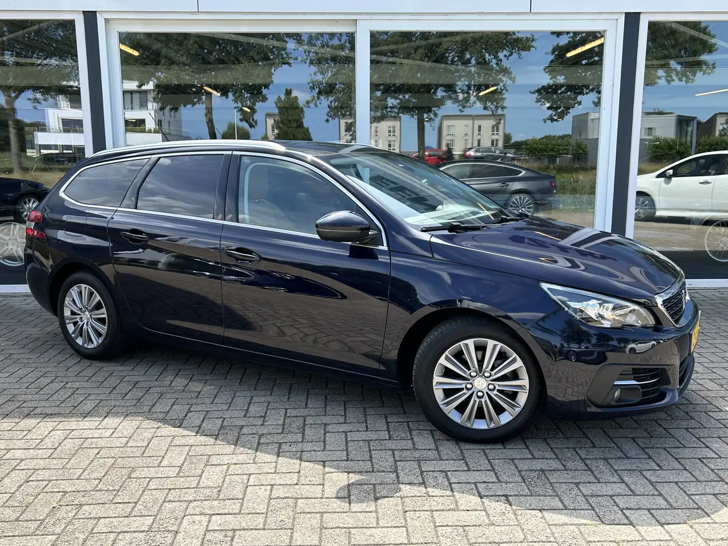 Peugeot 308 SW 1.2 PureTech Blue Lease Premium 50% deal 4.975, Blauw - 1