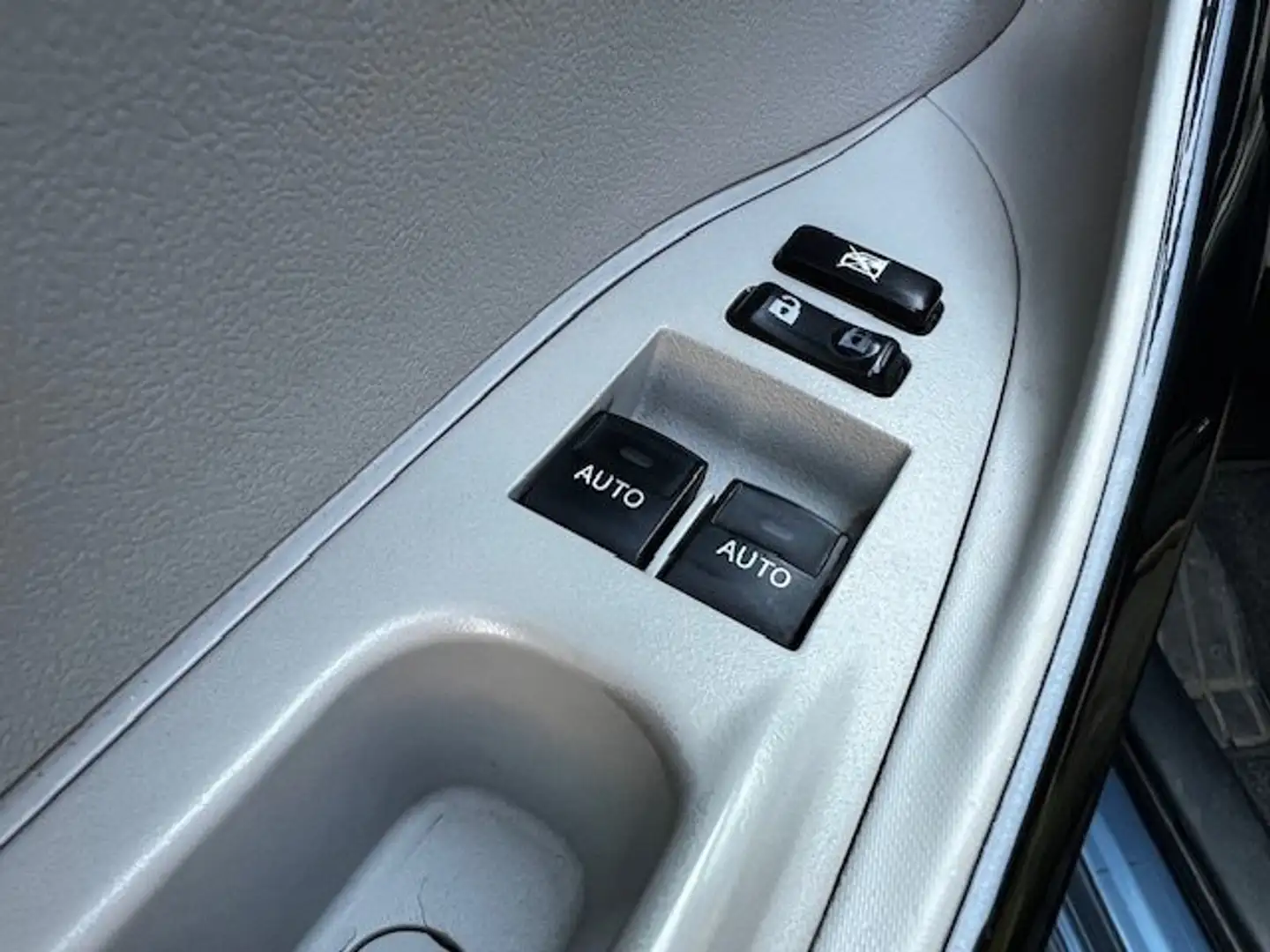 Toyota iQ iQ 1.0 High Collection cvt Blu/Azzurro - 2