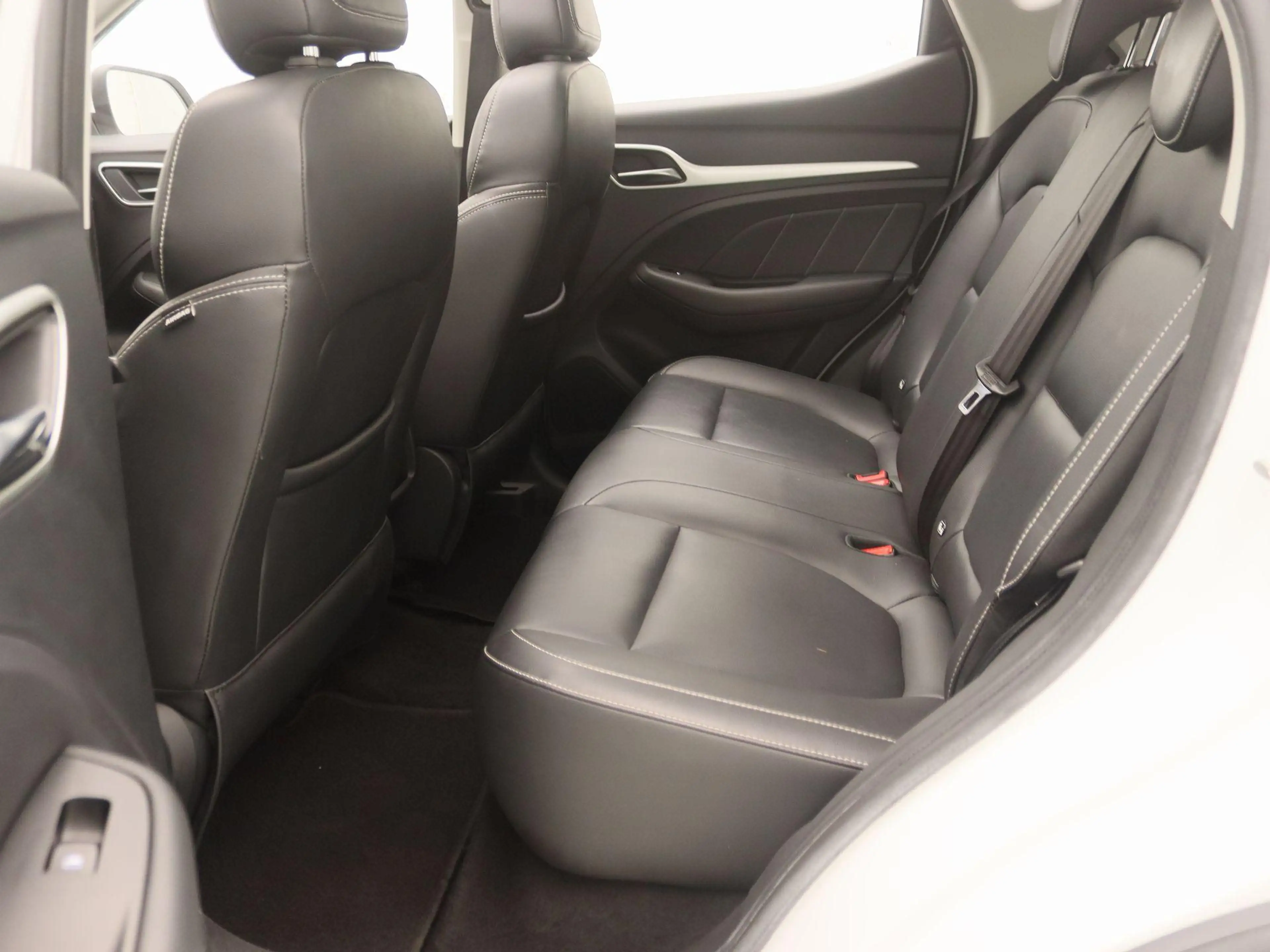 MG ZS EV Luxury 45 kWh | Apple Carplay/Android Auto | Pa — photo 13