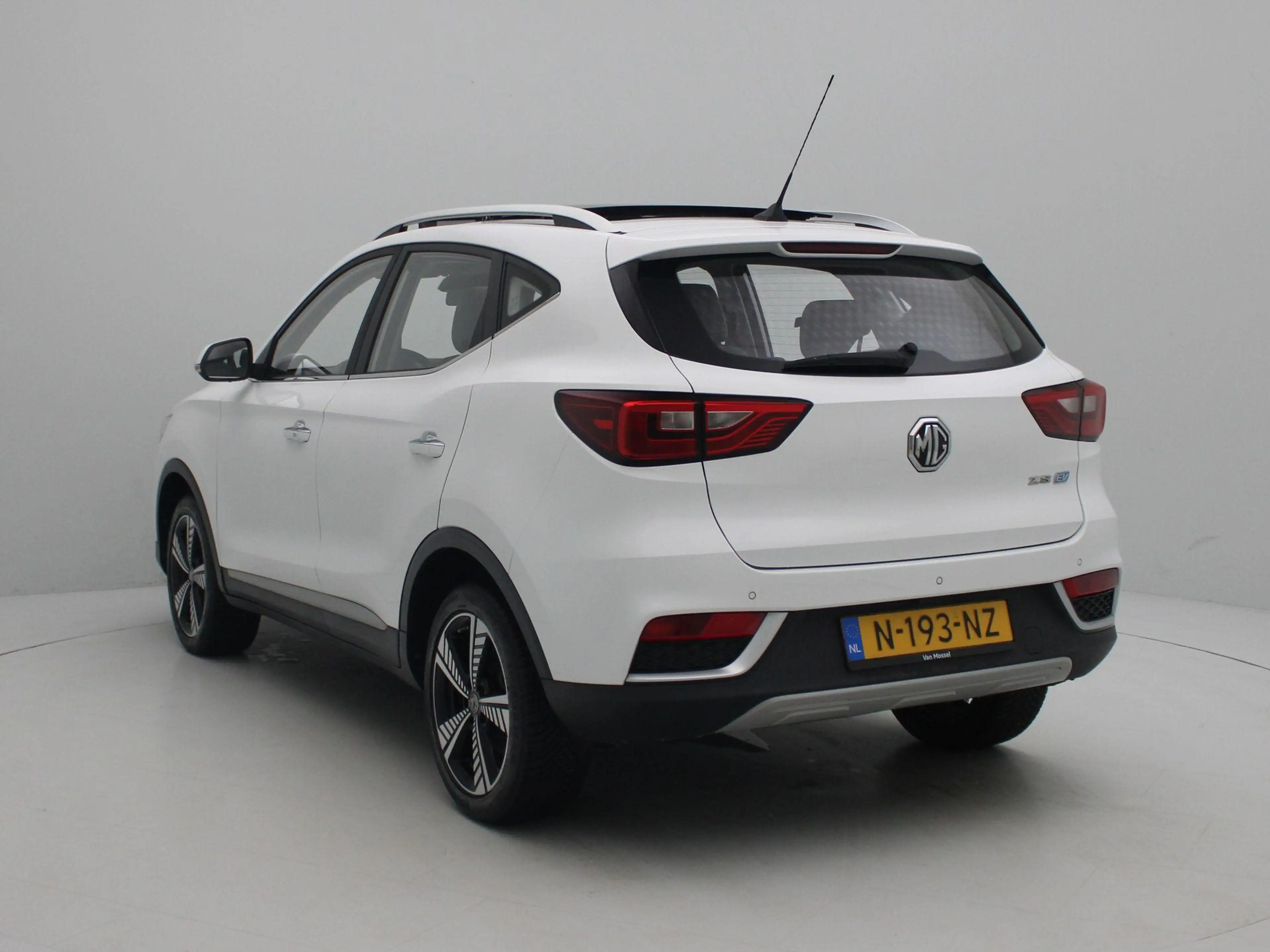 MG ZS EV Luxury 45 kWh | Apple Carplay/Android Auto | Pa — photo 2