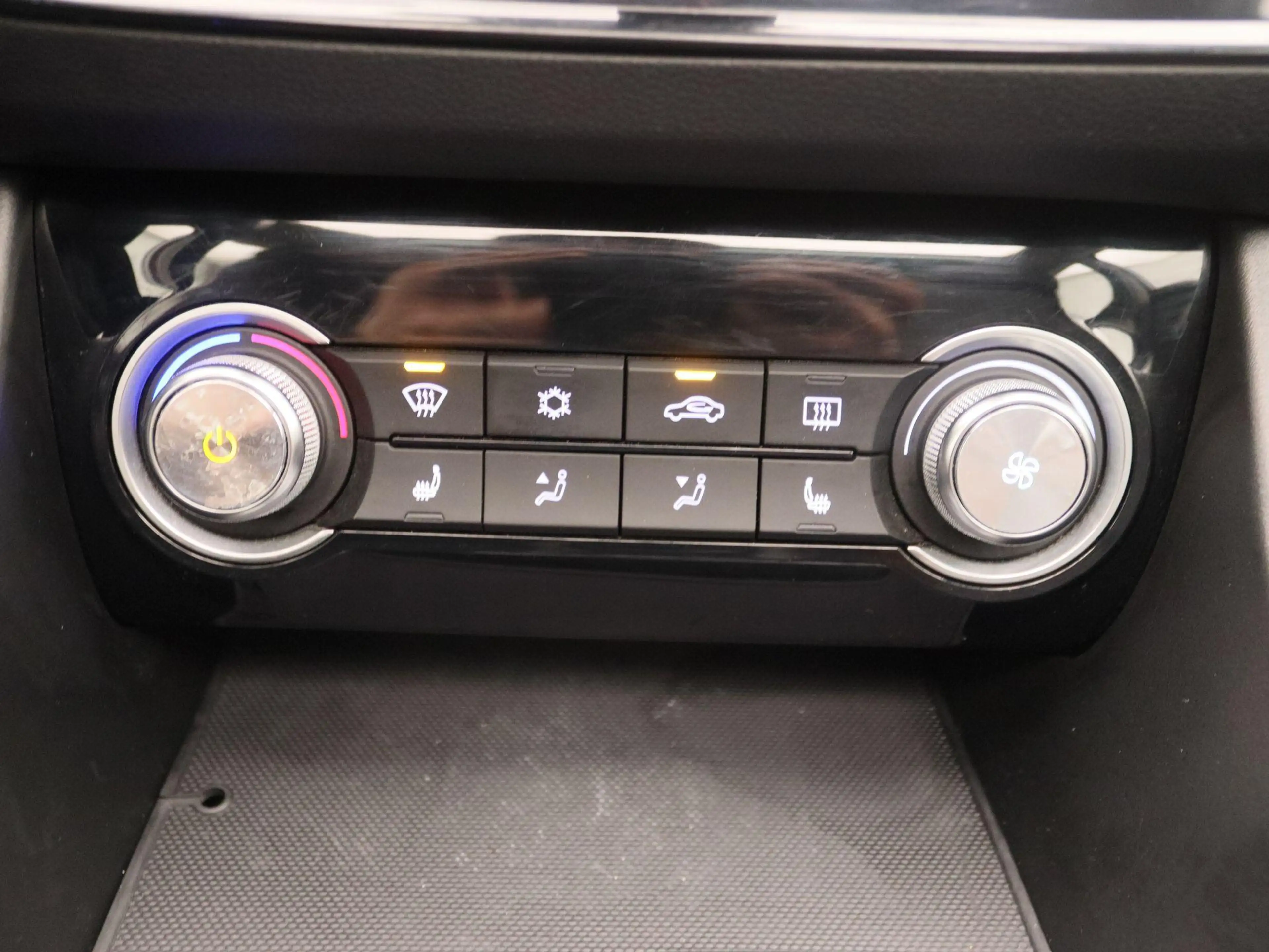 MG ZS EV Luxury 45 kWh | Apple Carplay/Android Auto | Pa — photo 10