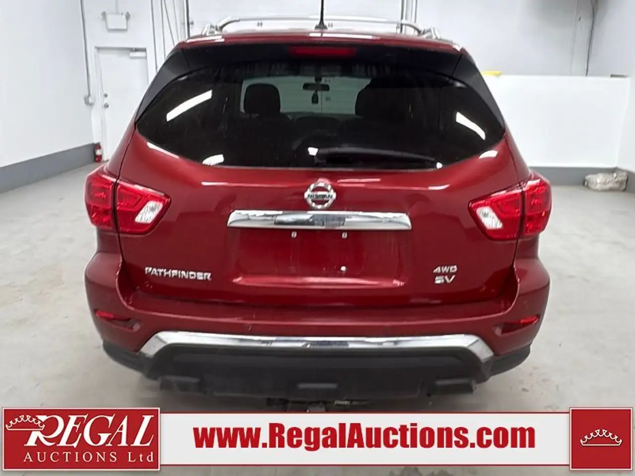 Nissan Pathfinder снимка Nissan Pathfinder