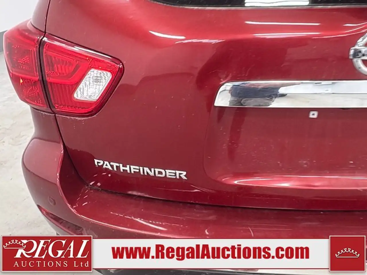 Nissan Pathfinder снимка Nissan Pathfinder