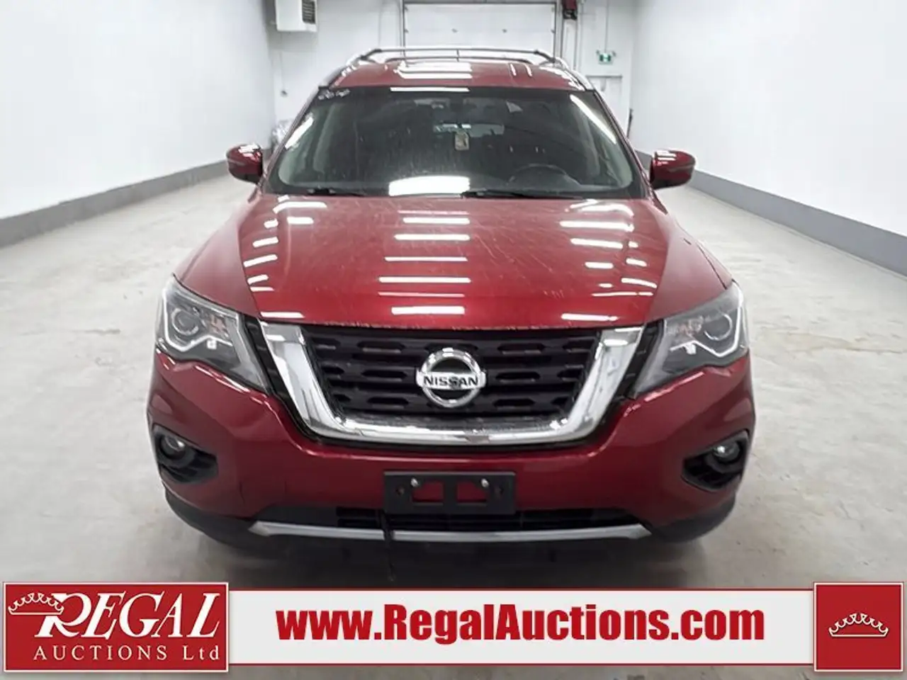 Nissan Pathfinder снимка Nissan Pathfinder